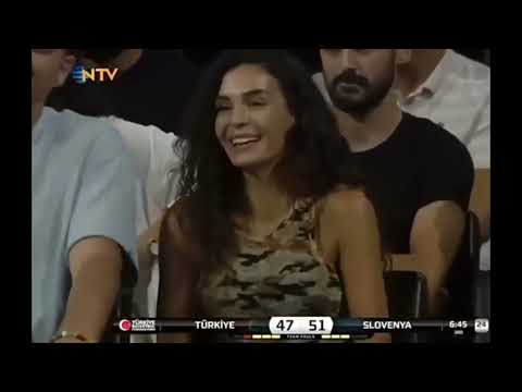 Эбру Шахин посетила баскетбольный матч Джеди Османа