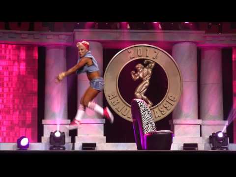 VIDEO: Dana Brooke’s Fitness Routine At The Arnold Sports Festival
