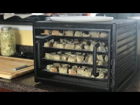 how to make easy bread stuffing cubes ~ the kneady homesteader