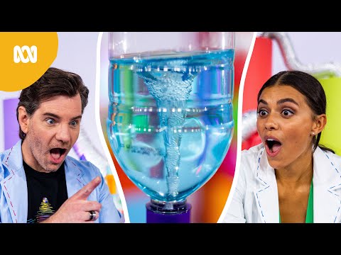瓶子裡的龍捲風實驗 🌀 | Play School 科學時間 | ABC Kids (Cyclone In A Bottle Experiment 🌀 | Play School Science Time | ABC Kids)