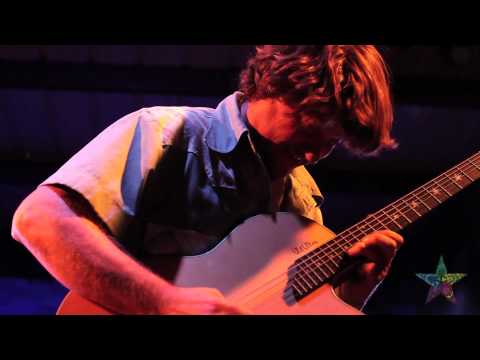 Keller Williams - Hula Hoop to da Loop (OFFICIAL UTOPiAfest 2011)