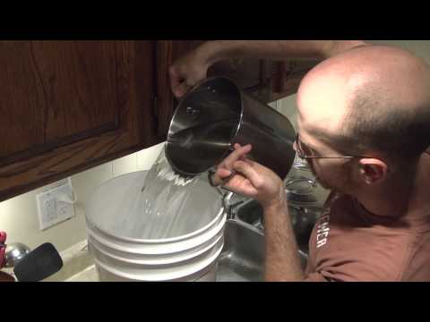 NORTHERN BREWER DELUXE STARTER KIT（北方啤酒豪華入門套件）。 (NORTHERN BREWER DELUXE STARTER KIT)