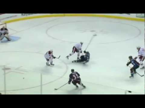 Keith Yandle drills Jay McClement