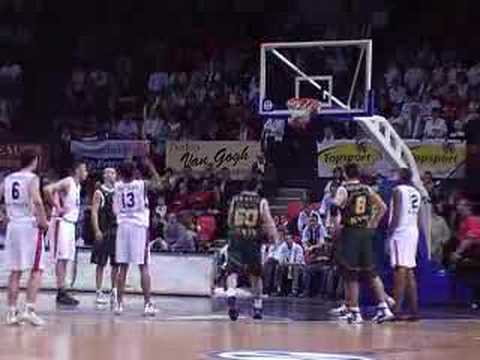 15 19-02-08 BCO-Kiev - Chris Mc Cray met 3 vrijworpen na fou