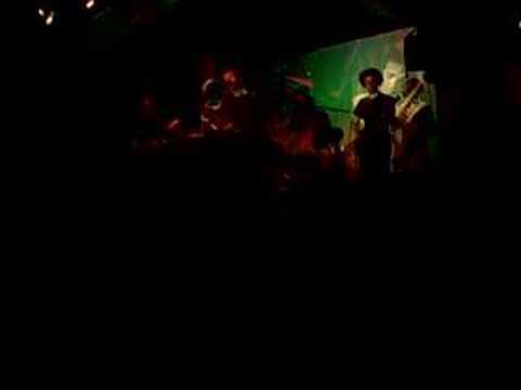 The Henry Road - Mrs Screen (live) 2006