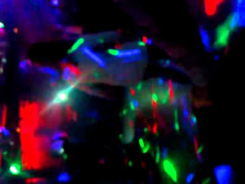 bitch in der fun zeigt Nackten arsch