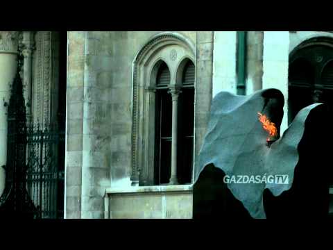 Bumm! A Fitch is leminősített...