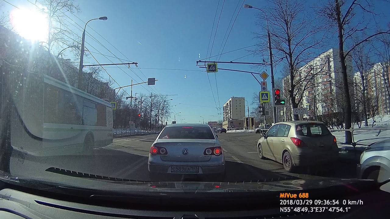 Автобус сбил женщину на "зебре" в Москве