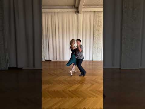 Tango Argentino VALS 👉 Step of the day # 113 (Giro with Gancho & Boleo - "Lejos de ti" - R. Biagi)