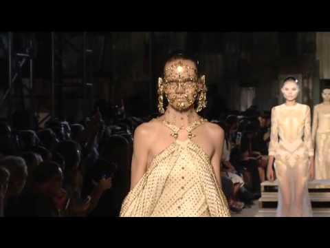 Givenchy | Spring Summer 2016 Full Fashion Show | Exclusive