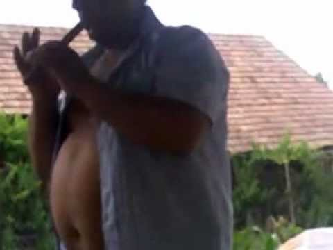 Fluierasu din frunzeni