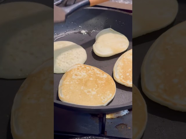 Vídeo relacionado con Mrs. Butterworth Mezcla para panqueques y waffles, 32 onzas