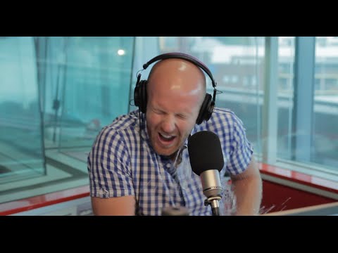 Wippa Loses It and Throws Water All Over Matt De Groot in the Big Fat Quiz