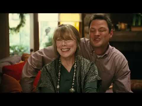 Four Christmases 2008 trailer still with Vince Vaughn and Reese Witherspoon amid holiday chaos
