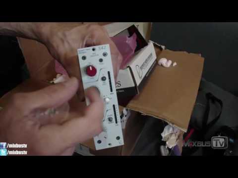 NEVE Portico 542 Tape Emulator 500 Series Unboxing and Power Up