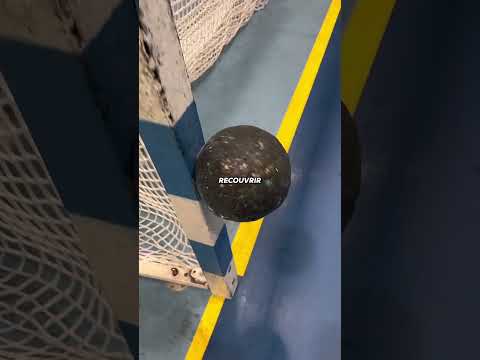Comment les joueurs de handball nettoient leurs ballons pleins de résine