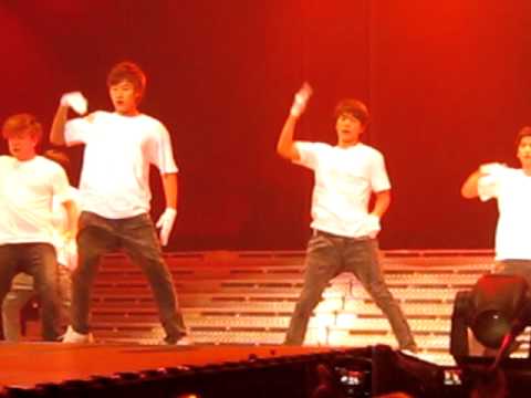 Suju dance battle @ SS2 MANILA