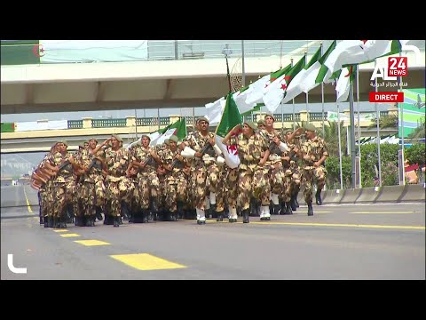 تبون يقف ليُحيي العرض العسكري للقوات الخاصة