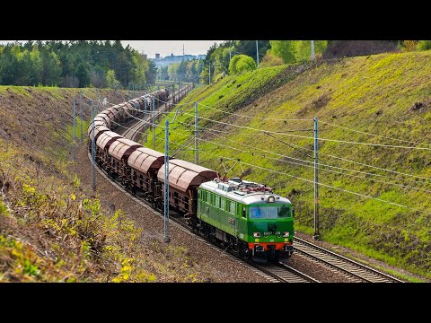 Zielona EU07-128 ze składem brązowych wagonów Tads | Kusięta, 01.05.2020