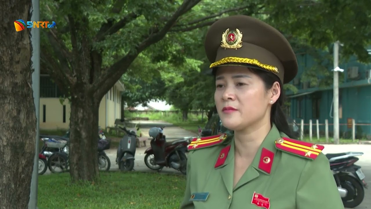 PHỤ NỮ CÔNG AN ĐÀ NẴNG HƯỚNG VỀ NHÂN DÂN