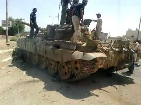 غنائم كتيبة أسود التوحيد من الآليات الثقيلة بعد إحدى المعارك في مدينة الميادين