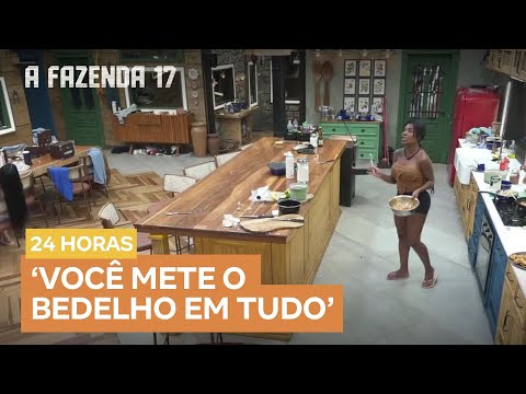 Carol perde paciência com 'pitacos' de Fabiano no preparo do almoço | A Fazenda 17