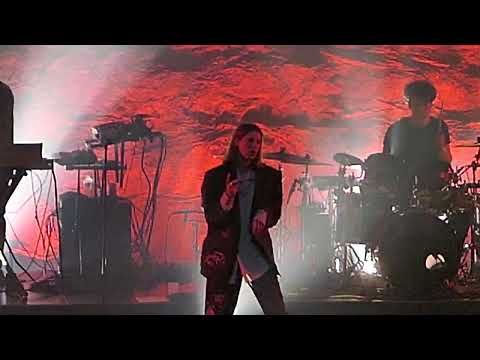 Whispering sons live at AB Alone