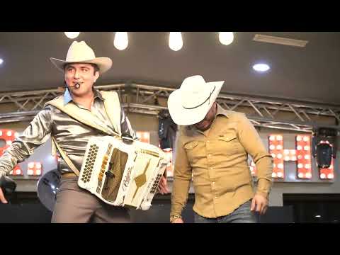 Salo Venegas_ Las aguilas andan solas(en vivo)