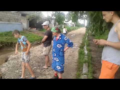 Drumul central din Satul Salcia