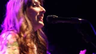 Clarice Falcão - Monomania (São Paulo 25/05/2013)