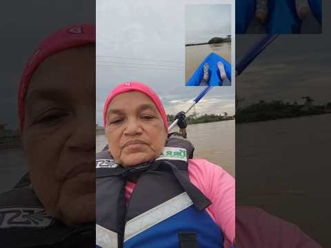 Navegando en kayax sobre el río sinú Tierralta Córdoba 