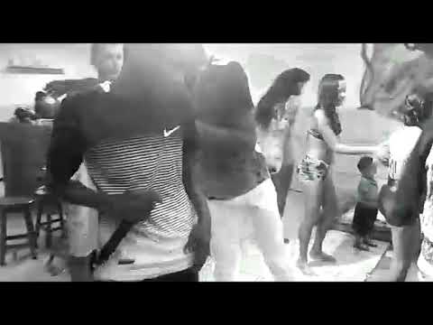 MCs Chavinho e Delano ( Ao Vivo Em um  Aniversário )