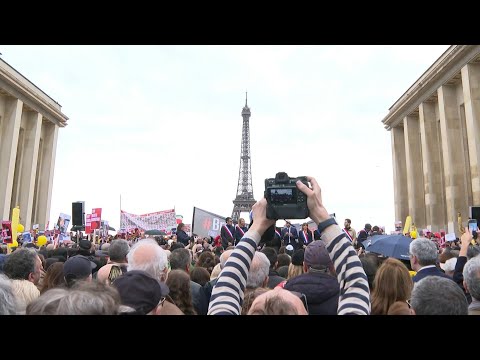 Hundreds gather in Paris for the release of Hamas-held hostages | AFP