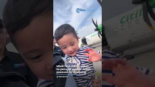 Tak Lewat Garbarata, Rayyanza Penasaran Pegang Moncong Pesawat sebelum Naik