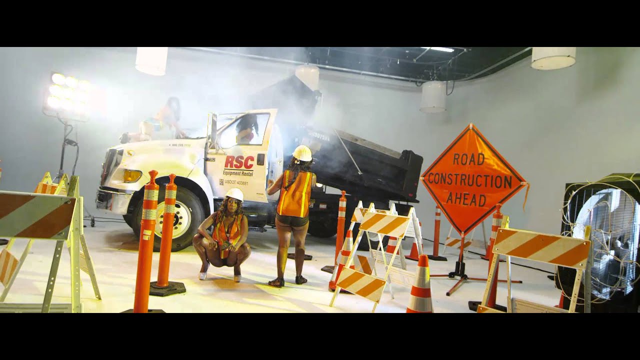 E-40 & Too Short ft Travis Porter – “Dump Truck”