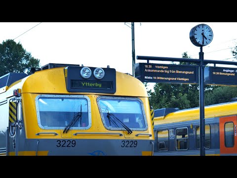 Tåg vid Ytterby Station som Ändhållplats på Bohusbanan - Kungälv - Sommar 2022