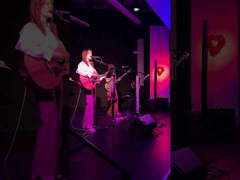 Kateryna Grace - Somebody Loves You (LIVE Original)