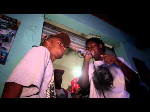 Orochi vs Ajayo - 1 fase - 177º Batalha do Tanque - Duelo Nacional de Mcs Etapa RJ - 2015