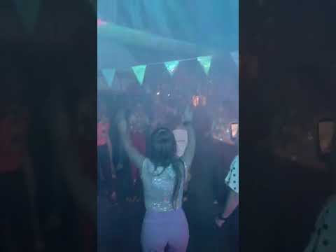 DJ Mister Jones tijdens verjaardagsfeest in Bathmen