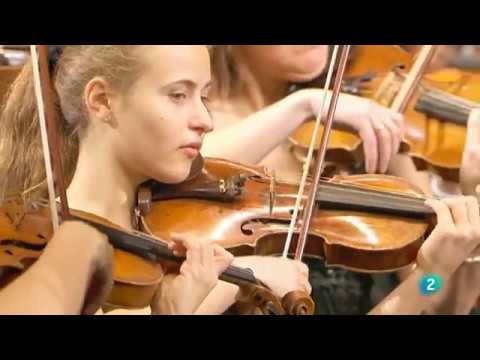 Sara Valencia con la Orquesta RTVE en la gala final - Clásicos y Reverentes - RTVE.es