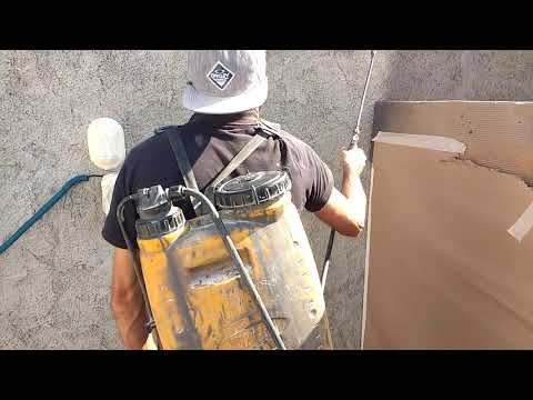 Pintura de chapisco com pulverizador de veneno