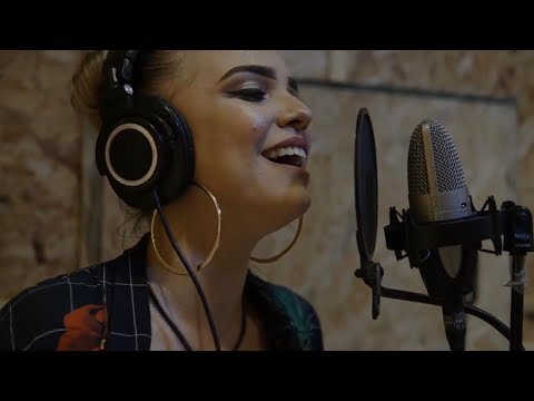 Camila Marieta -  Espumas ao Vento