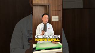 Chef Martin Yan share useful tip on how to grip a knife #knifeskills #masterchef #cook #martinyan