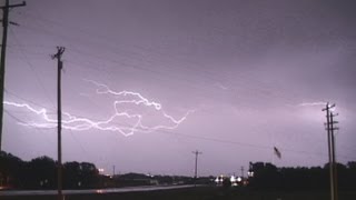 preview picture of video 'Nightime Lightning- Woodward, OK May 23rd, 2002'