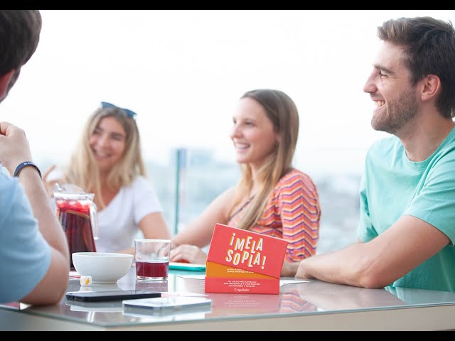Vídeo relacionado con Juegos de Mesa Adultos ME LA SOPLA | Juego de Cartas para canallas sin tapujos | Preguntas y Confesiones Divertidas | Regalos Originales para Amigos | Diseñado por Hellofun! | 4 Jugadores | +18
