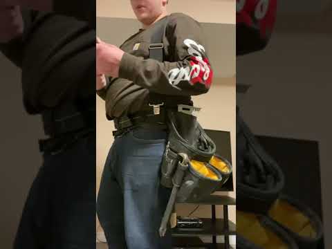 Dewalt tool belt tour what you should carry as a carpenter