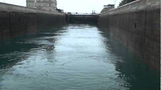 preview picture of video 'Transit through the locks in Sault Ste Marie Michigan'