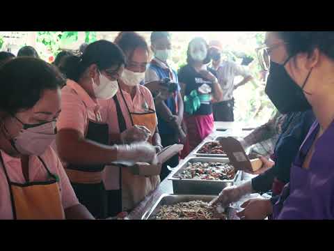 PKK Desa Kesiman Kertalangu di Dapur Umum Gotong Royong Kota Denpasar