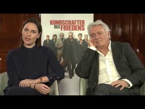 KUNDSCHAFTER DES FRIEDENS lustiges Interview mit Antje Traue und Henry Hübchen