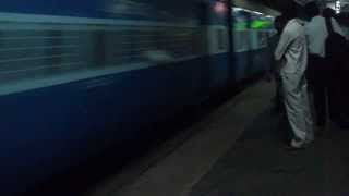 preview picture of video 'Avantika Express rips thru with Offlink BRC WAP5 incharge'